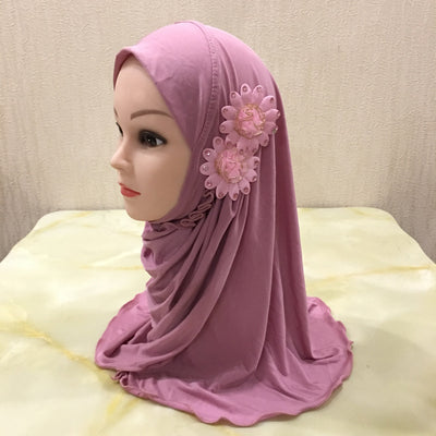 Turbante Infantil con Dos Flores y Velo Delicado - Image 23