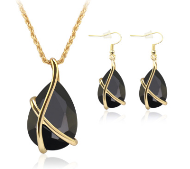 Conjunto de Joyería Elegante: Collar, Aretes y Colgante de Cristal Nostálgico