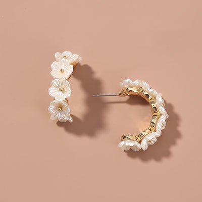 Aretes de Flores Resina Blanca - Diseño Elegante Tipo C - Image 2