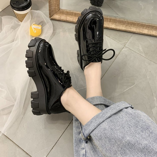 Zapatos Plataforma Estilo Universitario en Cuero Negro - Image 15