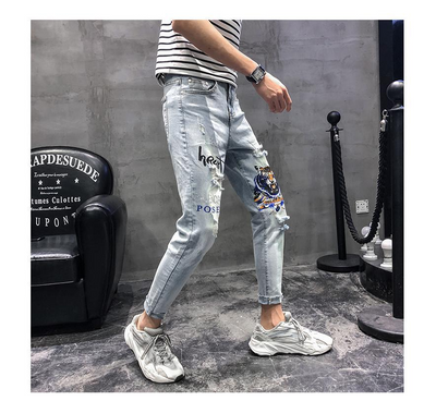 Jeans Slim Fit con Bordados Artesanales y Detalles Perforados para Hombre - Image 7