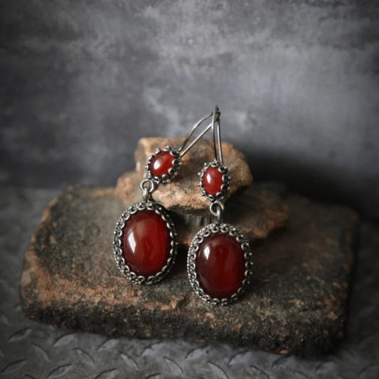 Aretes Largos Rojo Barroco - Diseño Temperamental y Sofisticado - Image 2