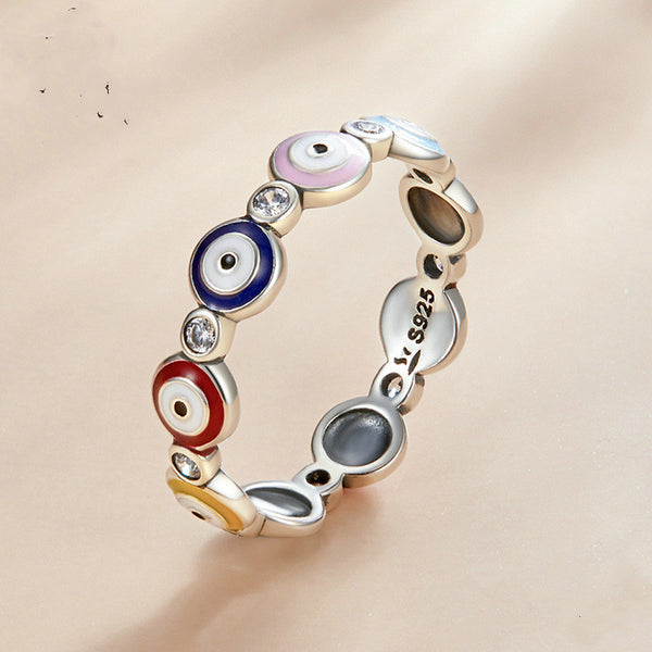 Anillo de Moda con Zircones Brillantes y Detalles Goteo de Color