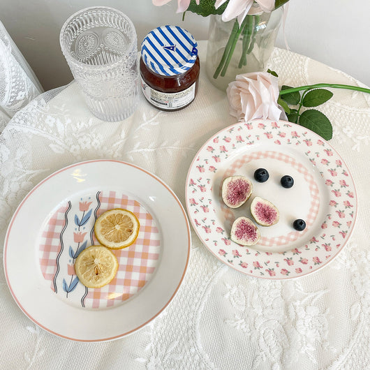 Plato de Cerámica Infantil con Ilustración de Niña Desayunando - Image 11