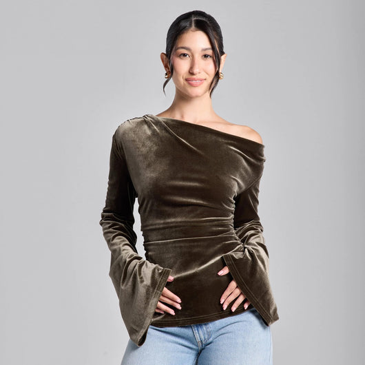 Blusa Entallada con Pliegues y Mangas Acampanadas - Image 11