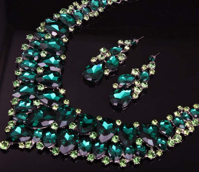 Conjunto de Collar y Aretes de Cristal Verde Africano - Image 5
