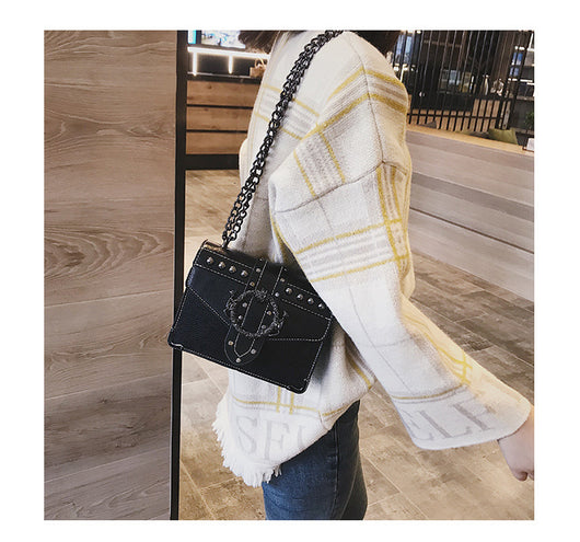 Bolso de Hombro Vintage con Tachuelas - Image 12