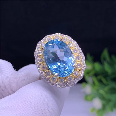 Anillo de Plata con Topacio Azul Incrustado