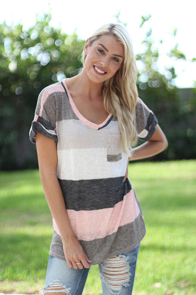 Camiseta estampada con bolsillo y corte irregular - Colección de moda de verano - Image 7