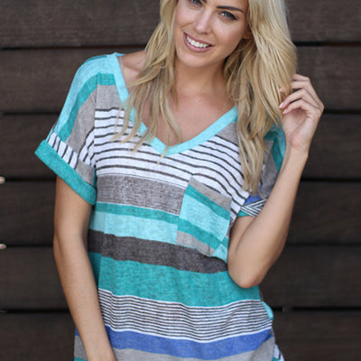 Camiseta estampada con bolsillo y corte irregular - Colección de moda de verano - Image 4