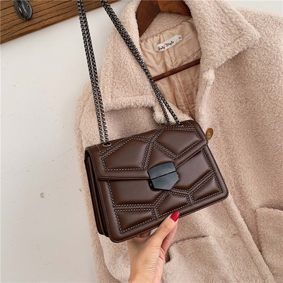 Bolso de Mano Texturizado en Tonos Naturales - Versátil y Elegante - Image 3