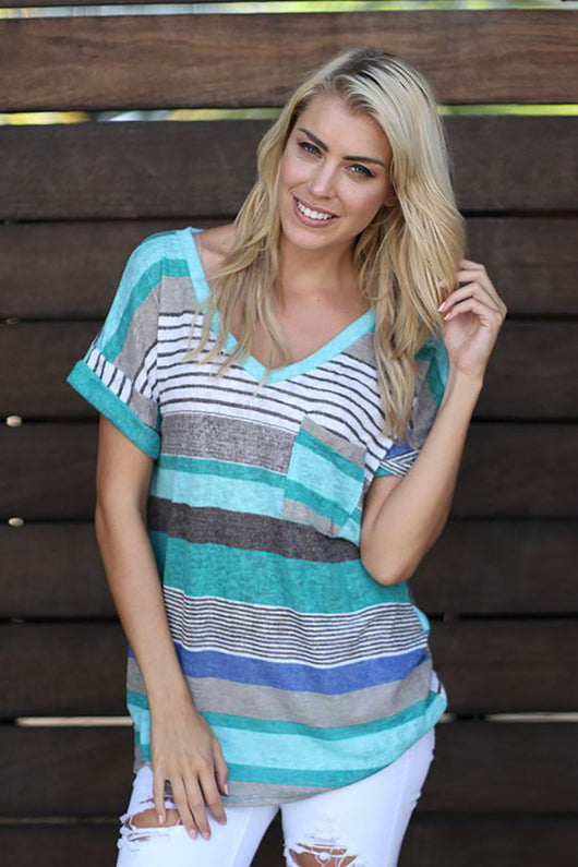 Camiseta estampada con bolsillo y corte irregular - Colección de moda de verano - Image 6