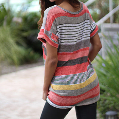 Camiseta estampada con bolsillo y corte irregular - Colección de moda de verano - Image 3