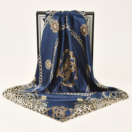 Pañuelo de Satén con Estampado de Leopardo y Cadena Decorativa - Image 11