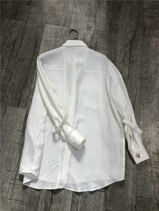 Blusa Blanca con Rayas y Logo Dorado en Acetato Imitación - Image 9