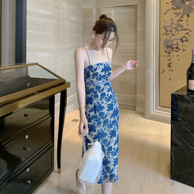 Vestido Ajustado de Terciopelo con Abertura y Estampado en la Espalda - Image 12