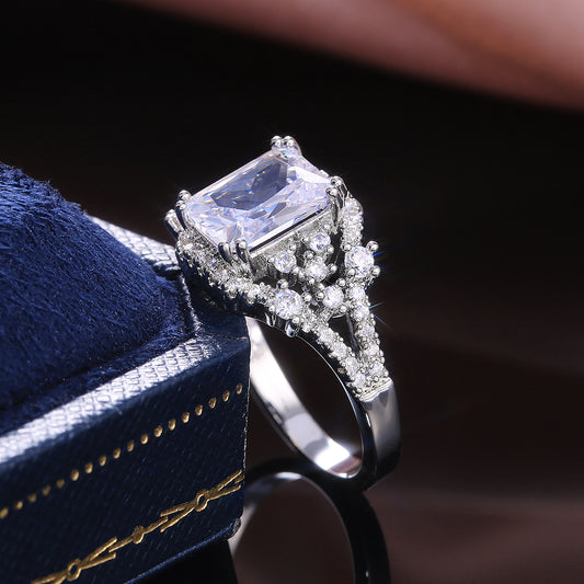 Anillo de Compromiso con Circonita Corte Princesa para Mujer