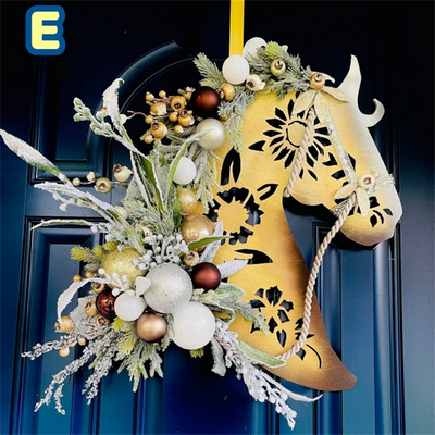 Guirnalda Navideña Cabeza de Caballo con Esferas Decorativas - Image 4