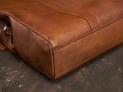 Maletín de Cuero Curtido al Vegetal para Hombre - Estilo Ejecutivo y Casual - Image 9