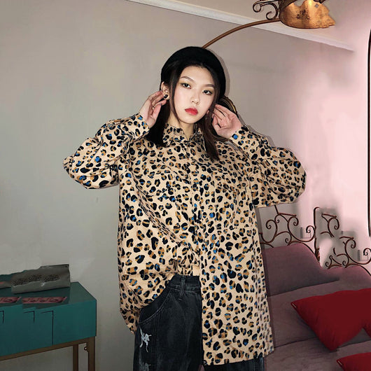 Camisa con Solapa Estampado Leopardo