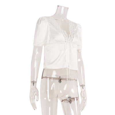 Blusa Ajustada con Escote V y Detalles de Encaje - Image 16