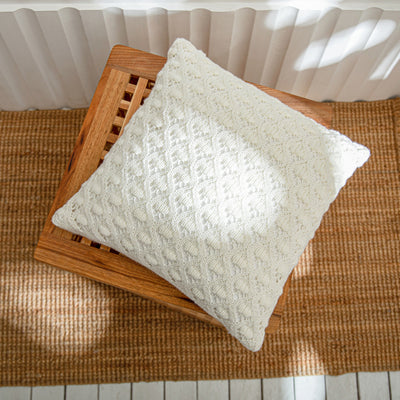 Funda de Almohada Decorativa de Acrílico con Diseño de Agujeros - Image 4