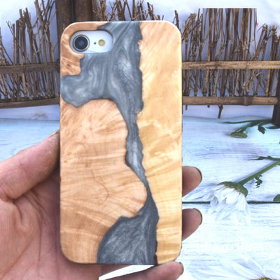 Funda de Teléfono en Madera y Resina Epoxi con Diseño de Moda - Image 10