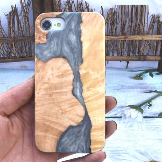 Funda de Teléfono en Madera y Resina Epoxi con Diseño de Moda - Image 10