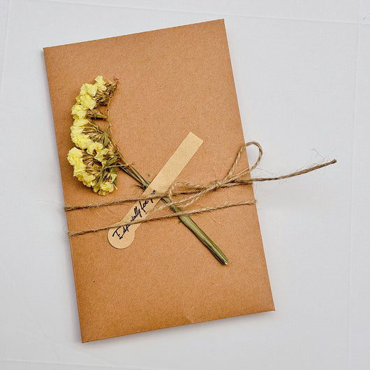 Tarjeta de Agradecimiento con Flores Secas y Cielo Estrellado - Image 24