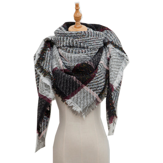 Chal Triangular Escocés para Otoño e Invierno - Amplio y Versátil - Image 26