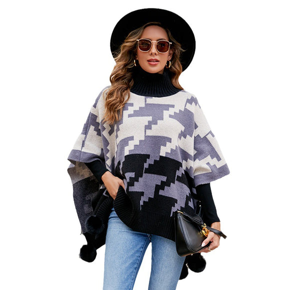 Poncho Capa Cálido Cuello Alto Bicolor con Pompones de Piel
