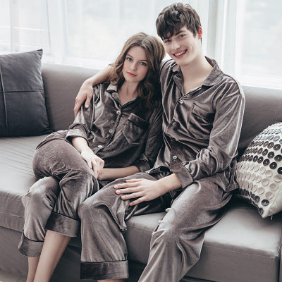 Pijama de Pareja en Terciopelo Dorado con Manga Larga - Image 18