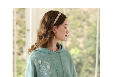 Suéter Holgado con Capucha y Bordado Sherry para Mujer - Image 3