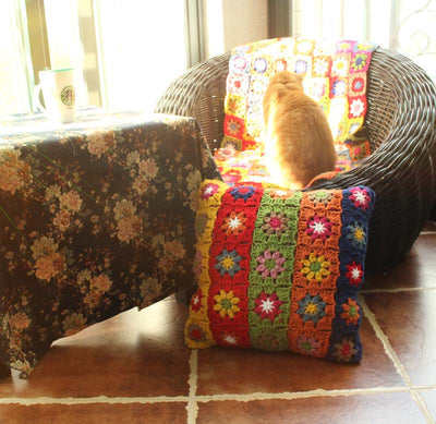 Almohada Decorativa de Flores Tejidas a Mano - Image 8