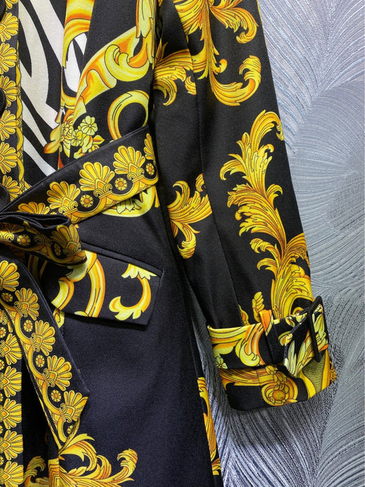 Gabardina Larga con Cinturón Estampado y Mangas Largas - Image 8