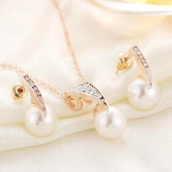 Conjunto de Collar y Aretes de Perlas para Bodas y Eventos Elegantes
