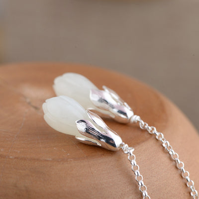 Aretes de Jade Hetian Flor Magnolia Hechos a Mano - Image 6