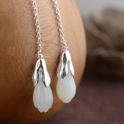 Aretes de Jade Hetian Flor Magnolia Hechos a Mano - Image 3
