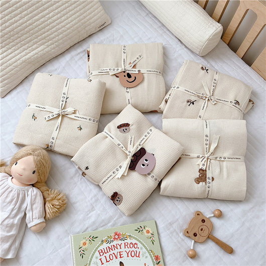 Manta de Siesta Orgánica con Bordado Infantil