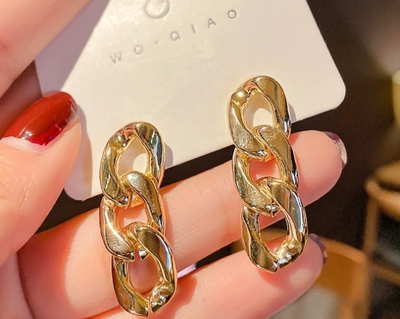 Aretes Geométricos Retorcidos en Metal Versátil - Image 12