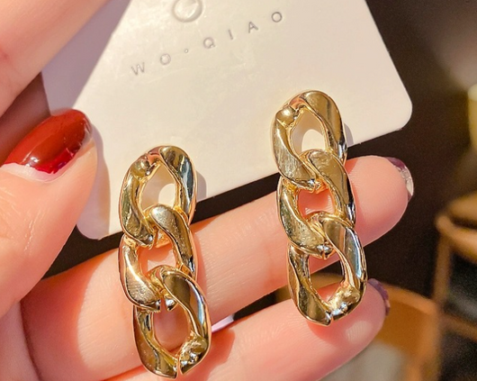 Aretes Geométricos Retorcidos en Metal Versátil - Image 12