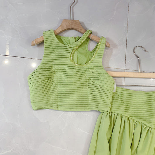Conjunto Elegante con Chaleco Hueco y Falda Irregular - Image 11