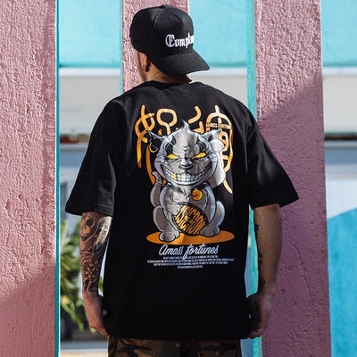 Camiseta Manga Corta para Hombre con Estampado de Gato de la Suerte - Image 5