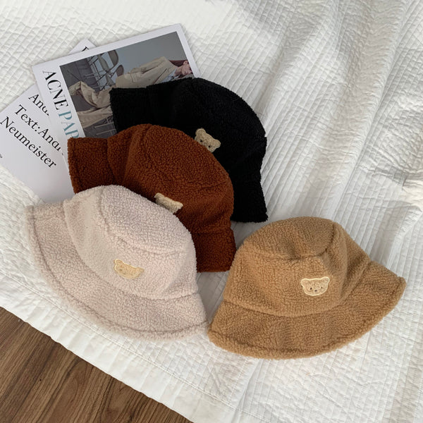 Gorro Cubo de Lana Cordero Coreana con Osito Bordado