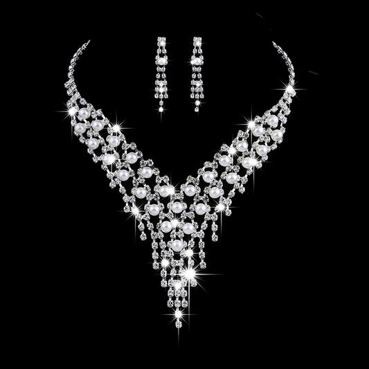 Conjunto de Joyería Nupcial OL: Aretes de Cadena Garra y Collar de Perlas con Cristales