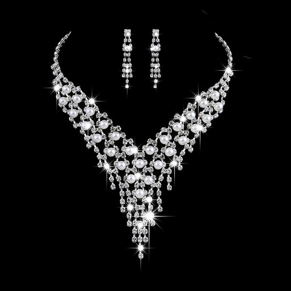 Conjunto de Joyería Nupcial OL: Aretes de Cadena Garra y Collar de Perlas con Cristales
