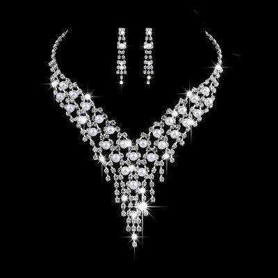 Conjunto de Joyería Nupcial OL: Aretes de Cadena Garra y Collar de Perlas con Cristales