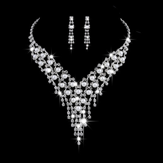 Conjunto de Joyería Nupcial OL: Aretes de Cadena Garra y Collar de Perlas con Cristales