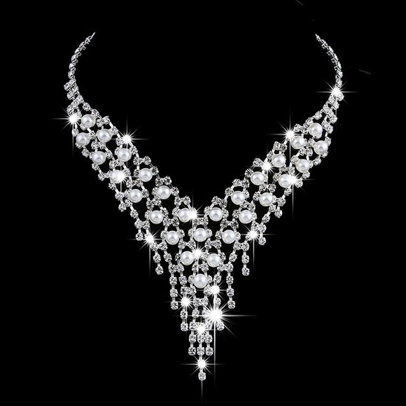 Conjunto de Joyería Nupcial OL: Aretes de Cadena Garra y Collar de Perlas con Cristales