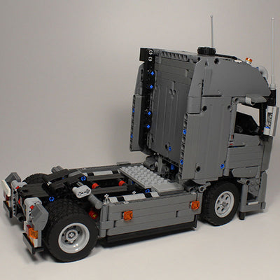 Modelo de Camión Trailer en Bloques de Construcción - Image 2